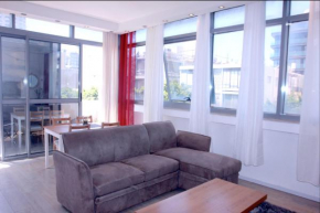 Ben Yehuda Sunny Apartment with balcony